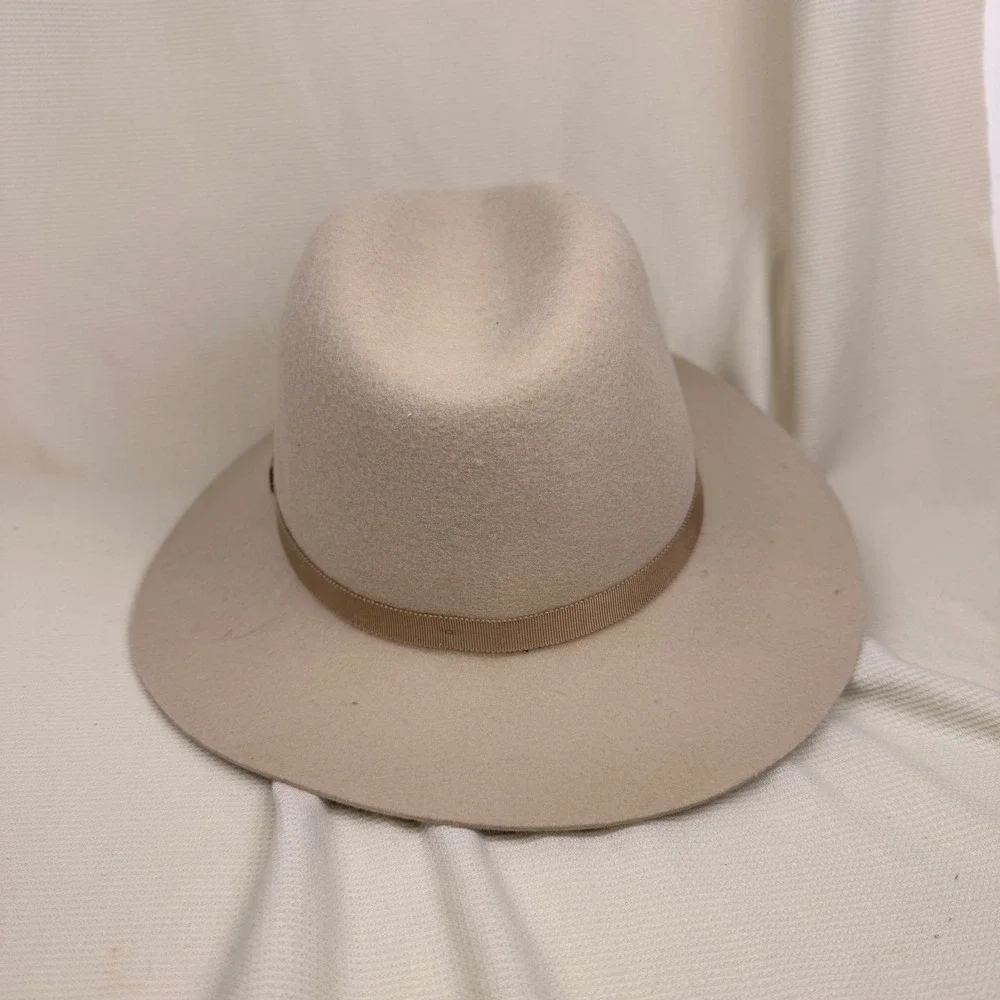 Aritzia Auxiliary Tan Wool Fedora Hat‎ Size S/M Adjustable Fall Style